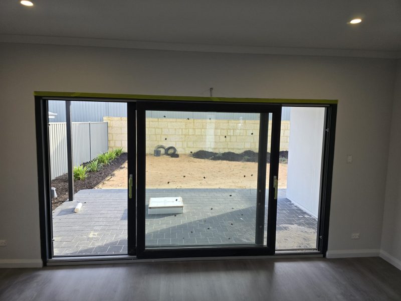Soundproof double glazed aluminium sliding door
